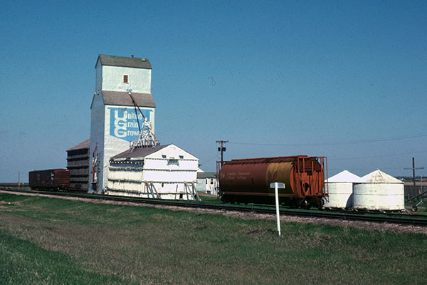 United Grain Growers grain elevator at Newstead