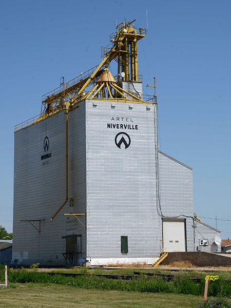 The former Manitoba Pool grain elevator at Niverville
