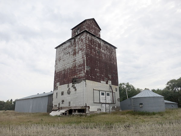 Former Manitoba Pool B grain elevator near Oakville