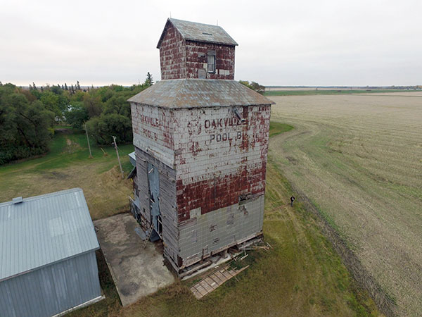 Former Manitoba Pool B grain elevator near Oakville