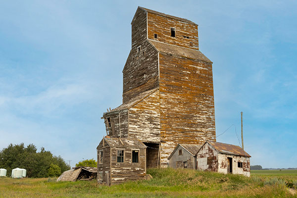 Former Manitoba Pool grain elevator at Oberon