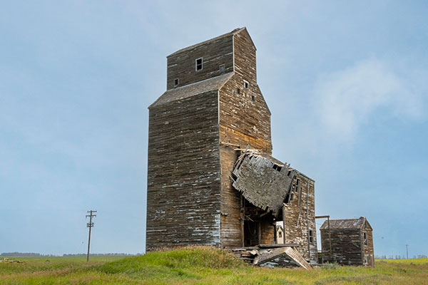 Former Manitoba Pool grain elevator at Oberon