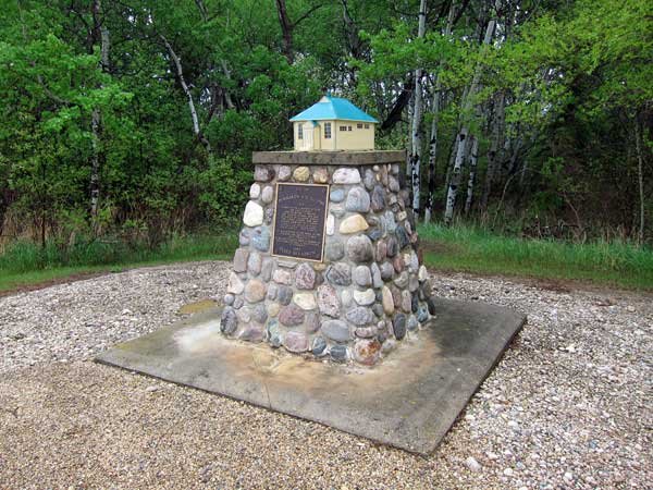 Pennarun School commemorative monument