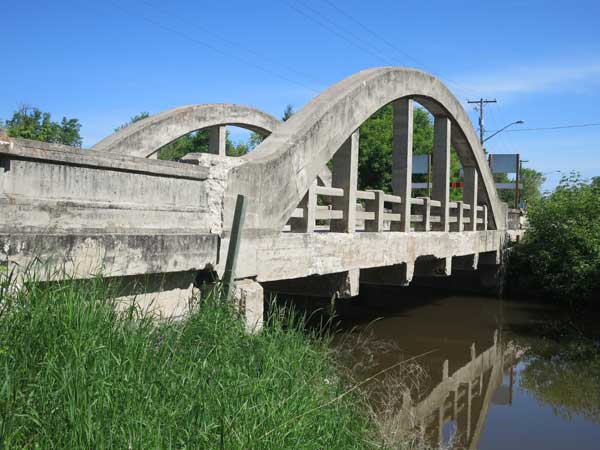 Concrete bowstring arch bridge