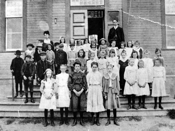 Students and teacher of Pipestone School