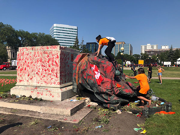 Queen Victoria statue after being toppled and beheaded