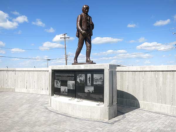 Commemorative statue at the RCAF Second World War Memorial Wall