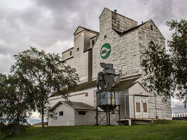 Cargill grain elevator and annex at Rivers
