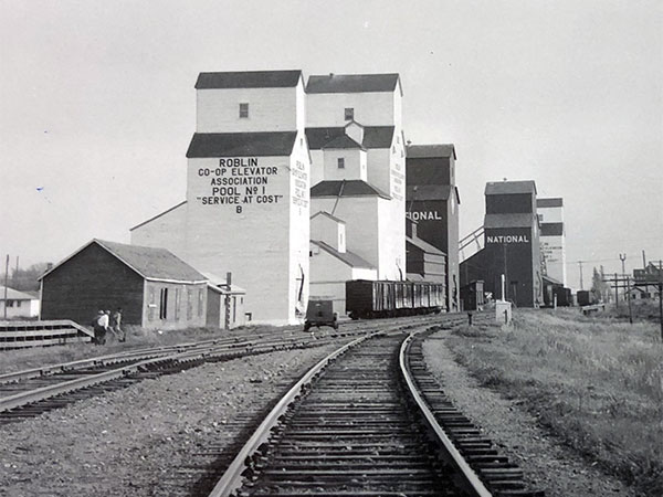 Grain elevators at Roblin (left to right): Pool B, Pool C, National B, National A, Pool A