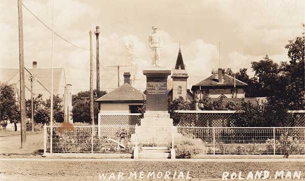 Postcard view of the Roland war memorial