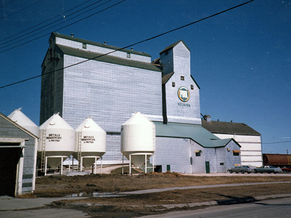Manitoba Pool grain elevator at Selkirk