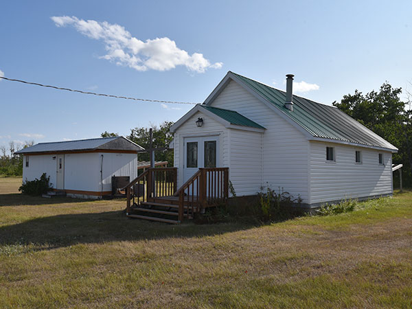 Historic Sites of Manitoba: Silver Ridge Bible Chapel and Cemetery