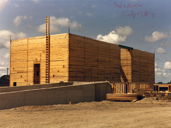 Construction of the Cargill grain elevator at Solsgirth