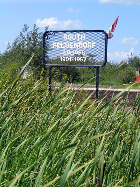 South Felsendorf School commemorative sign