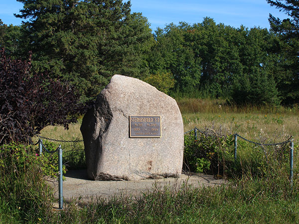 Stephenfield School commemorative monument