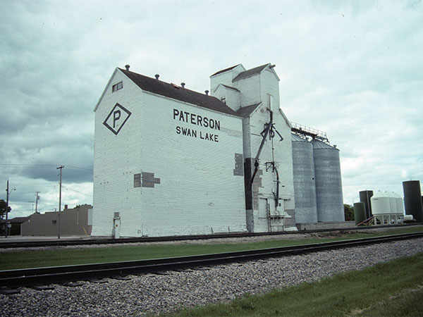 Paterson grain elevator at Swan Lake