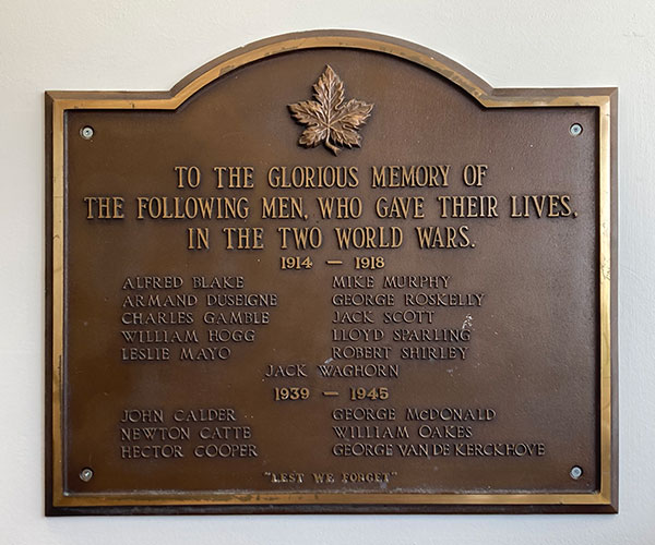 Commemorative plaque for First World War and Second World War casualties