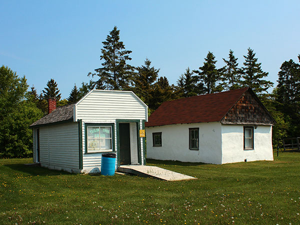 Shoe repair shop and settlers’ cottage at the museum