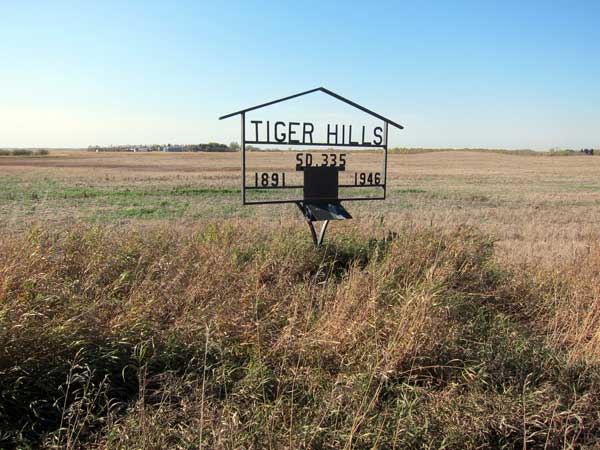 Tiger Hills School commemorative sign