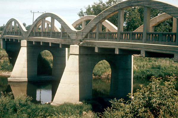 Concrete bowstring arch bridge #412 on the Souris River