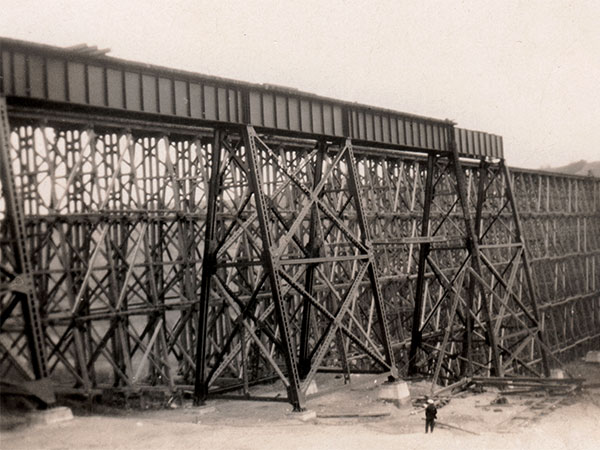 CNR steel bridge near Uno under construction in foreground with the earlier wooden bridge in the background