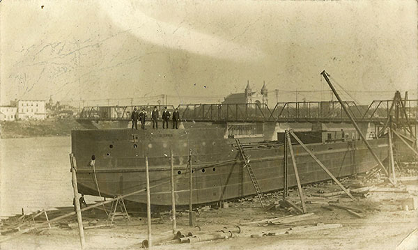 Construction of the SS Rosamond Billett at the Lake Winnipeg Shipping Company Docks