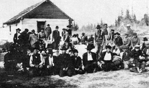 Giving out the King&rsquo;s Meal, Little Grand Rapids, 1910.