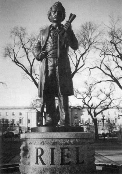 Statue of Louis Riel at the Manitoba Legislature. Created by Winnipeg artist Miguel Joyal,
the statue was unveiled in May of 1996.