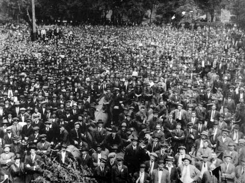 Crowd at Victoria Park during the General Strike, 1919.