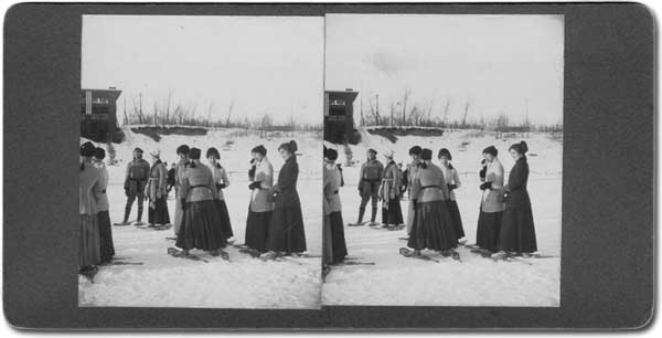 Women on snowshoes