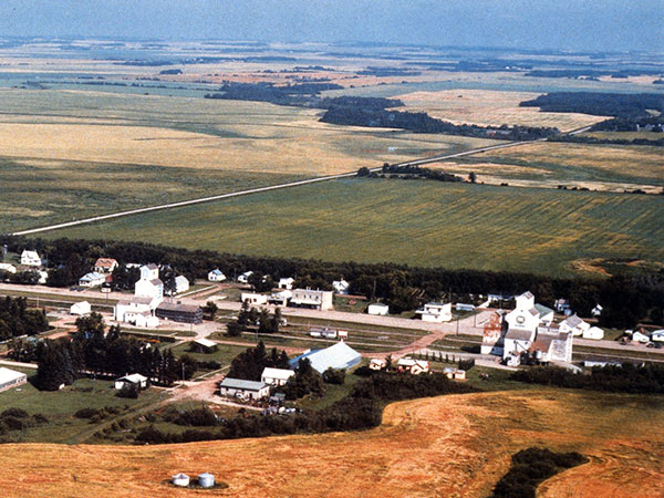 Aerial view of Altamont with the Manitoba Pool (right) and United Grain Growers (left) elevators