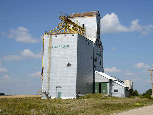 The former Manitoba Pool grain elevator at Clanwilliam
