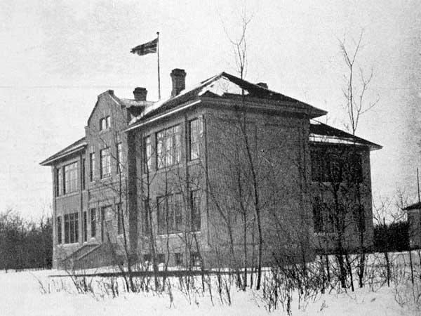 The new Dominion City School building, shortly after construction in 1916