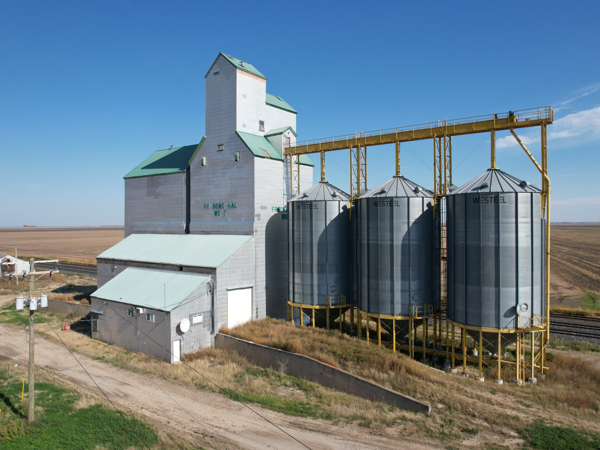 The former Manitoba Pool grain elevator at Fredensthal West