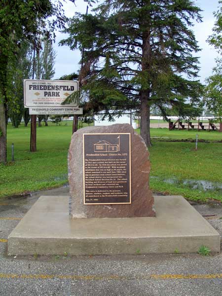 Friedensfeld School commemorative monument at N49.47409, W96.67030