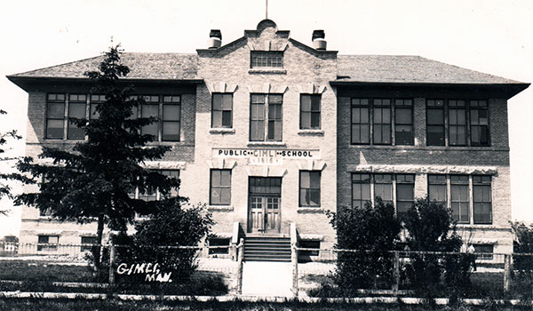 Postcard view of Gimli School