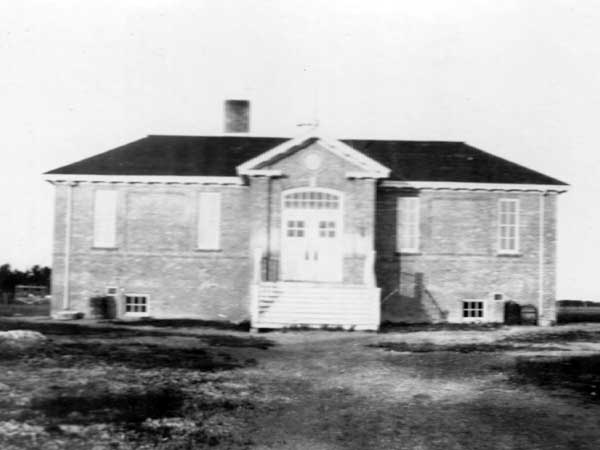“Senior room” of Glenella Municipal School No. 1006, the third school at the site,
built in 1921