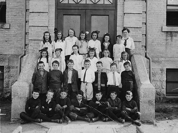 Students on the steps of Glenwood School