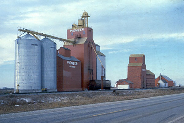 Pioneer grain elevators at Glossop