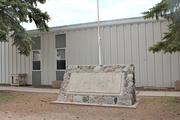 Grosse Isle School commemorative monument