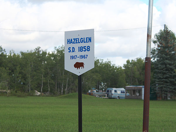 Hazel Glen School commemorative sign
