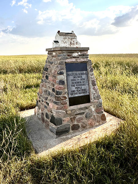 Holylea School commemorative monument