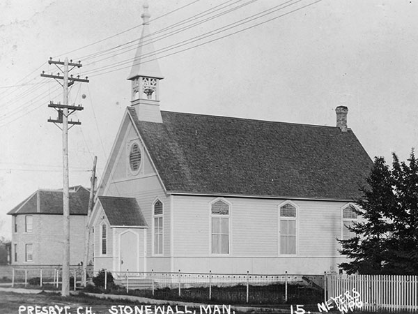 Postcard view of Knox Presbyterian Church