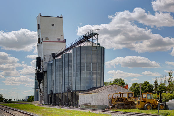 Paterson grain elevator at La Salle awaiting demolition