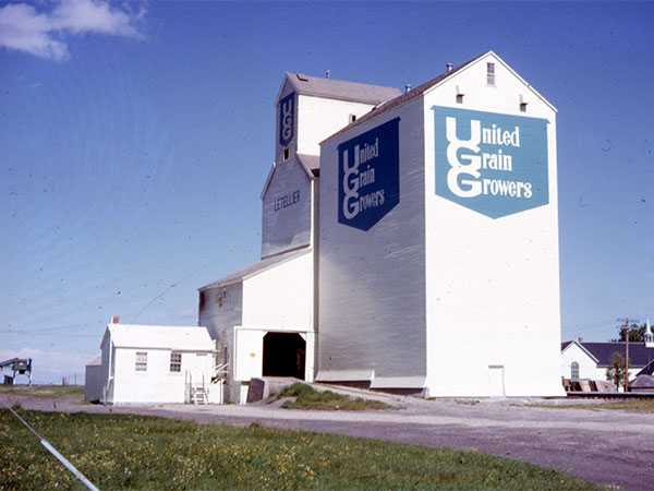 Manitoba Pool grain elevator at Letellier