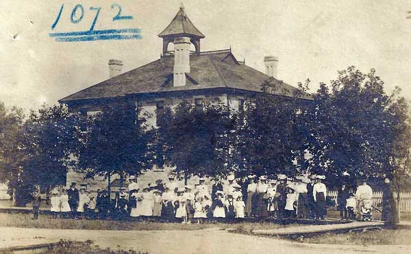 Postcard view of Maple Leaf School