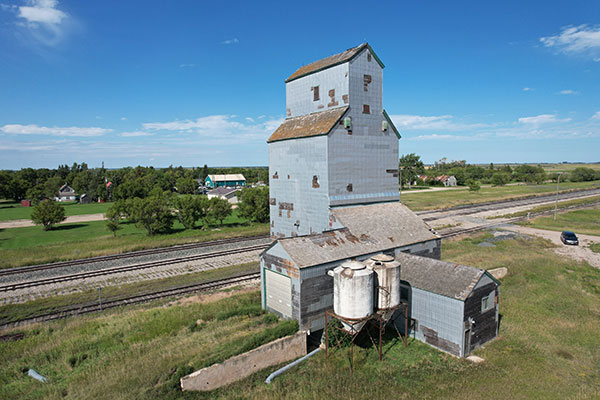 The former Manitoba Pool grain elevator at Napinka