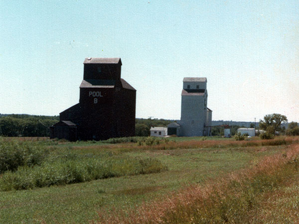 Grain elevators at Neelin