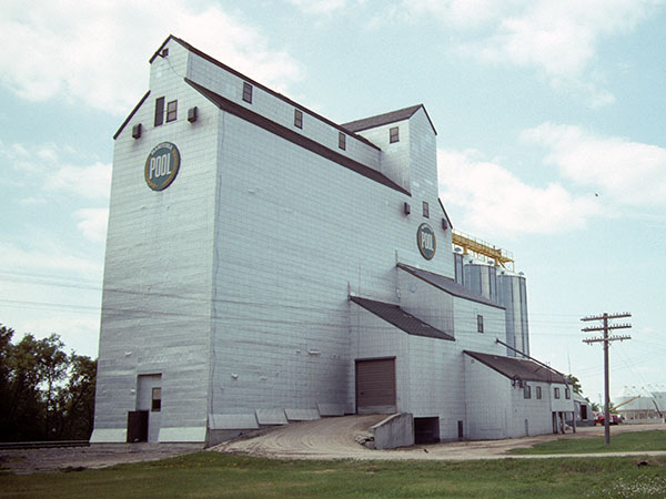 Manitoba Pool grain elevator at Oakville
