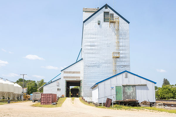 Former Manitoba Pool grain elevator at Oakville